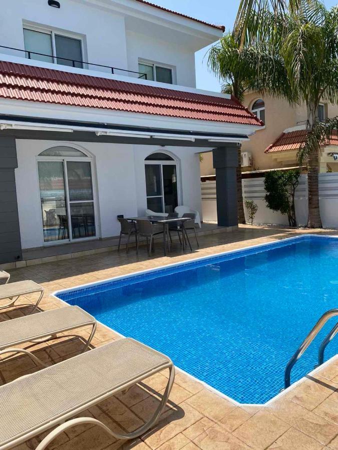 Villa Diana - 200 Meters From Kapparis, Fireman'S Beach Paralimni Esterno foto